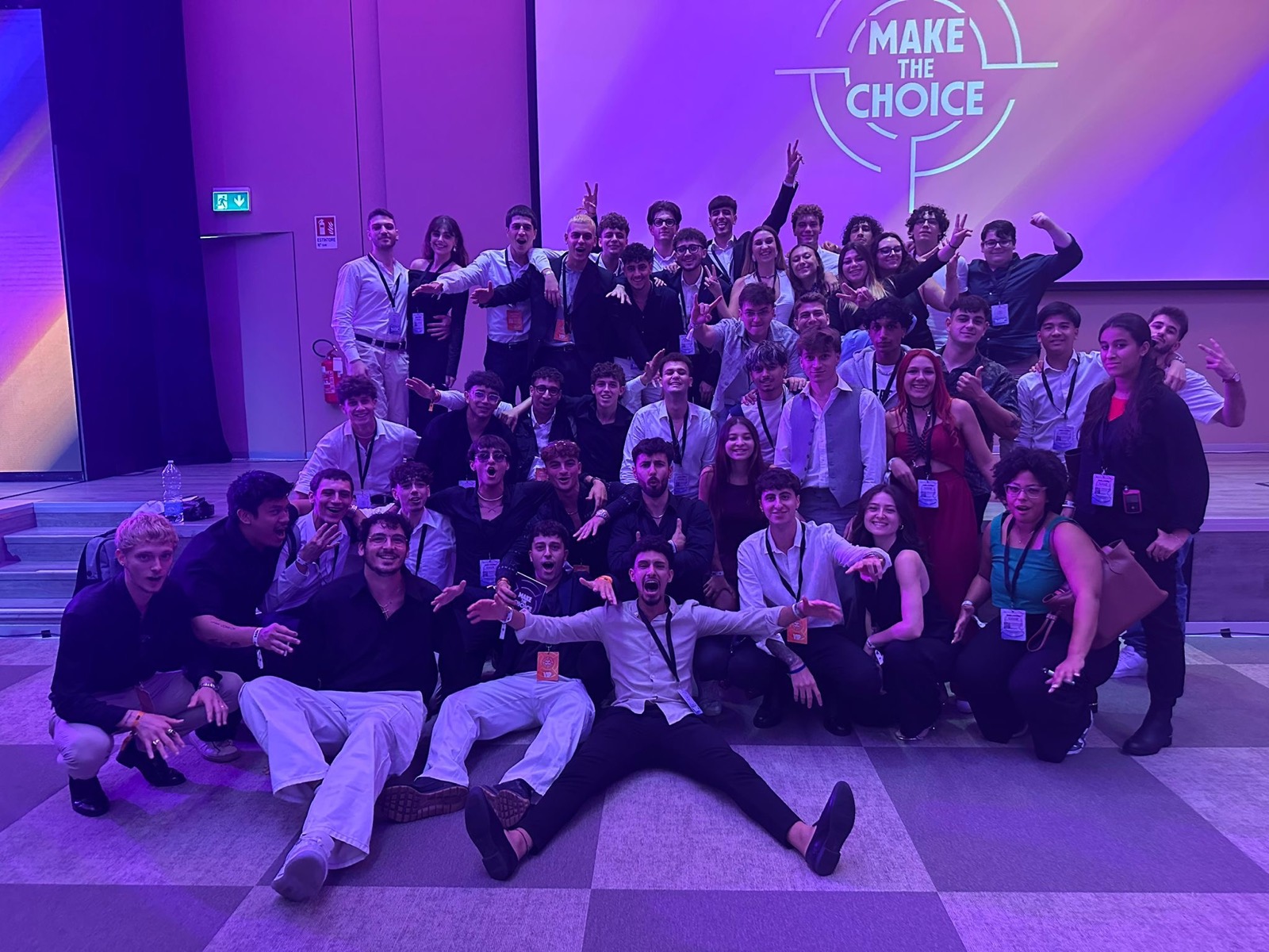 Foto di gruppo sul palco a fine giornata